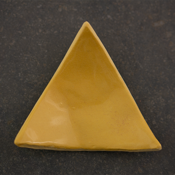 engobe driehoek donker geel